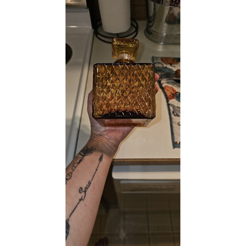Gold Decanter Bottle - Picture 5 of 5